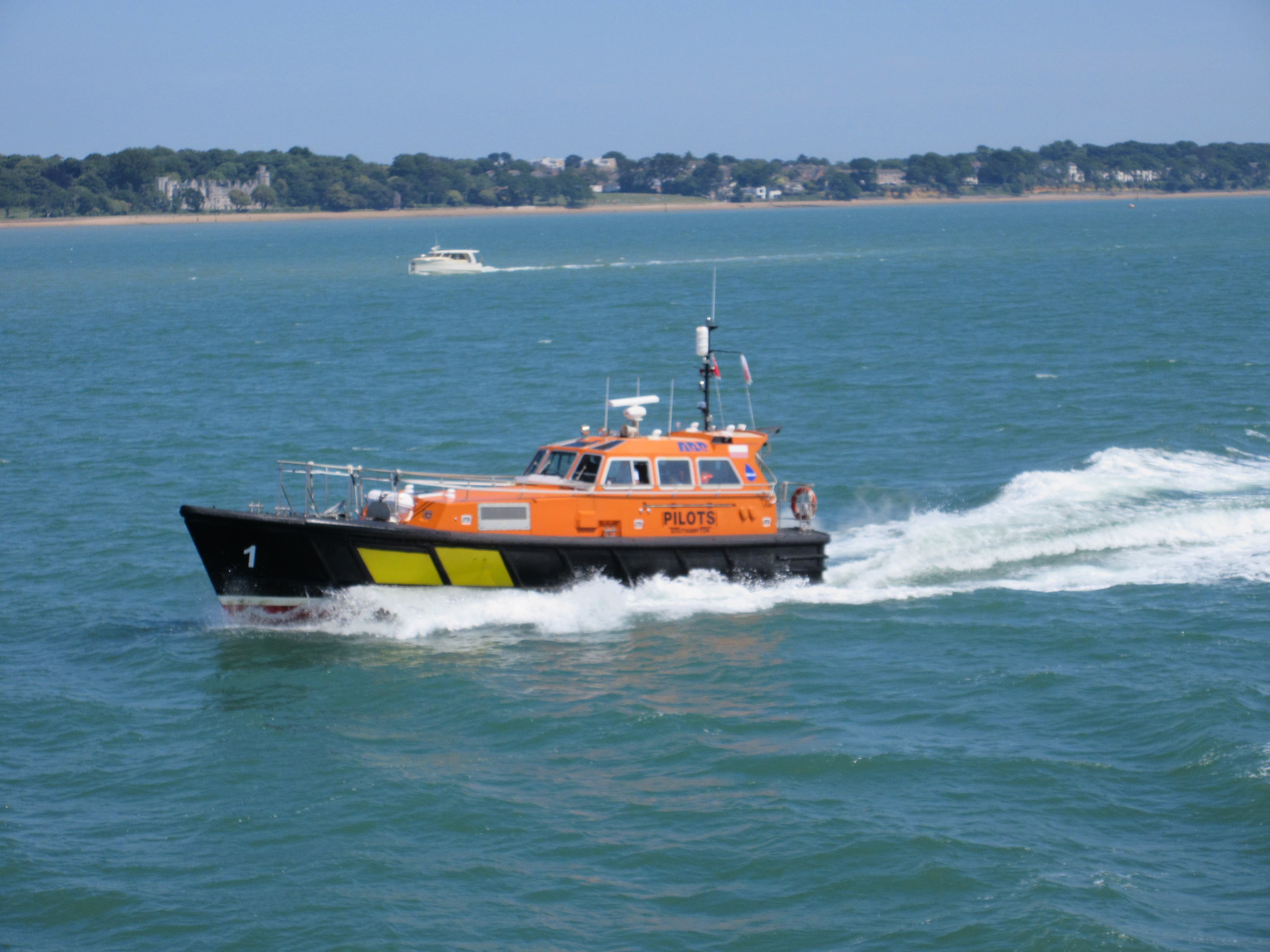 The Southampton pilot boat under way in the Solent